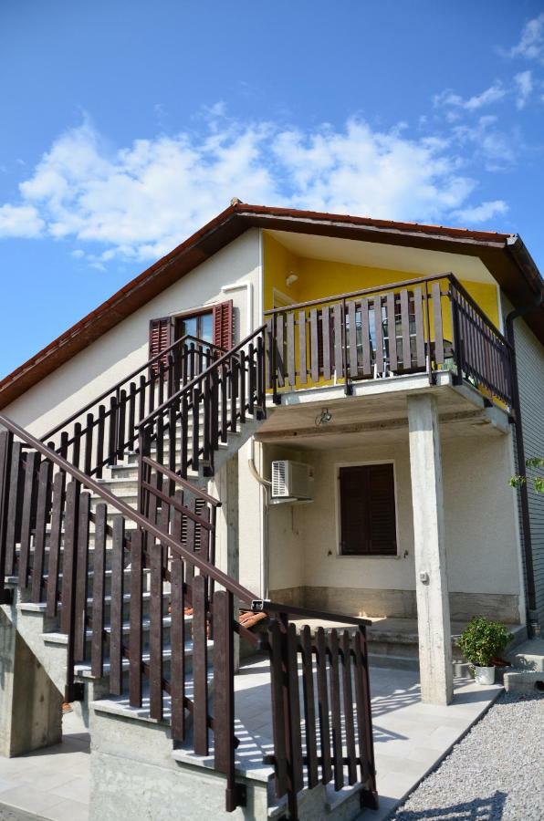 Apartma Louis Dutovlje ภายนอก รูปภาพ